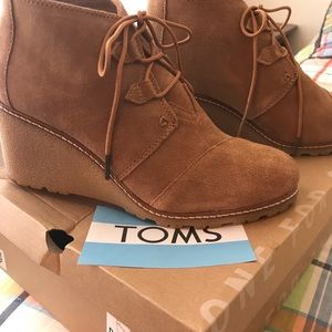 Toms Desert Wedge Toffee Suede
